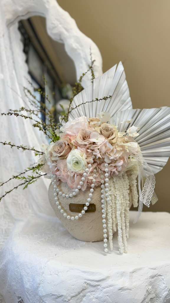 Nude roses with Hydrangea - Arrangements - A&N Flowers LA